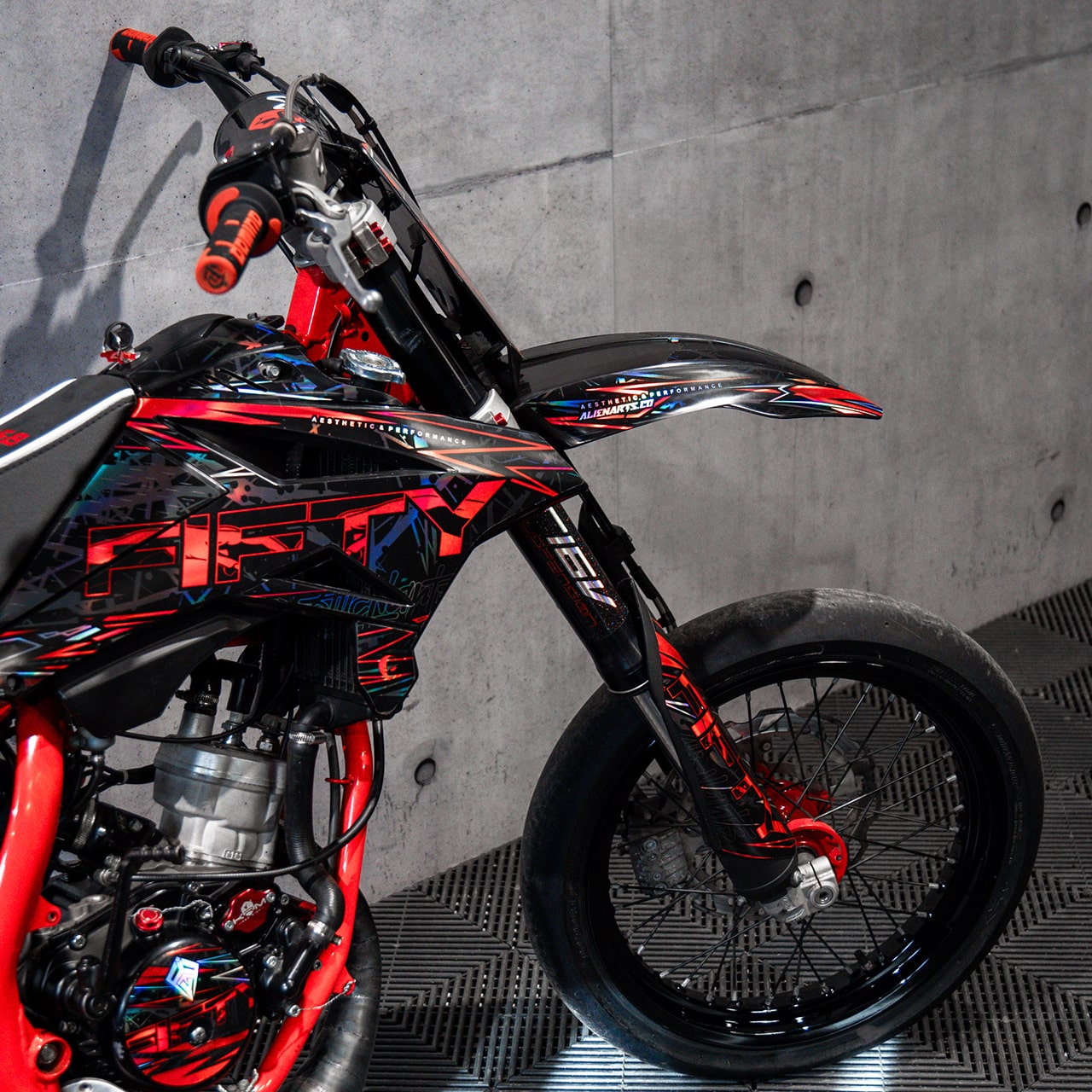 KIT DECO FIFTY X ALIENARTS ROUGE PERSONNALISABLE