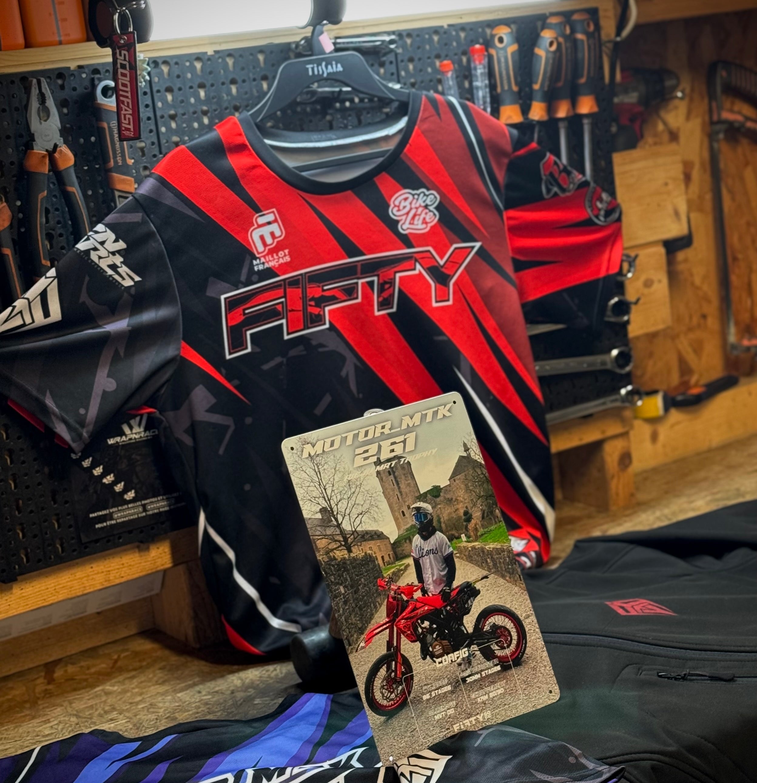 Cadre moto métallique personnalisable FIFTY