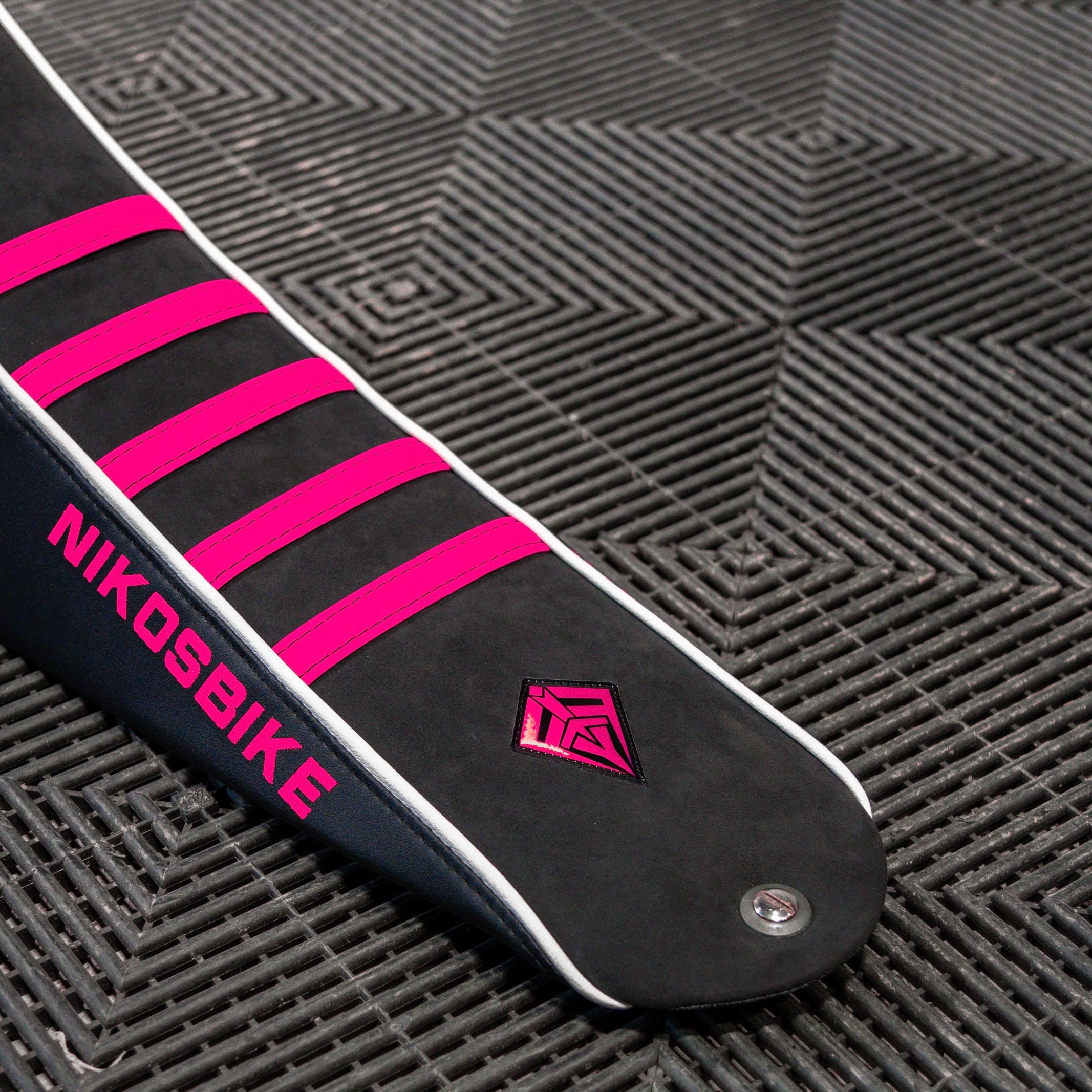 housse de selle rose moto