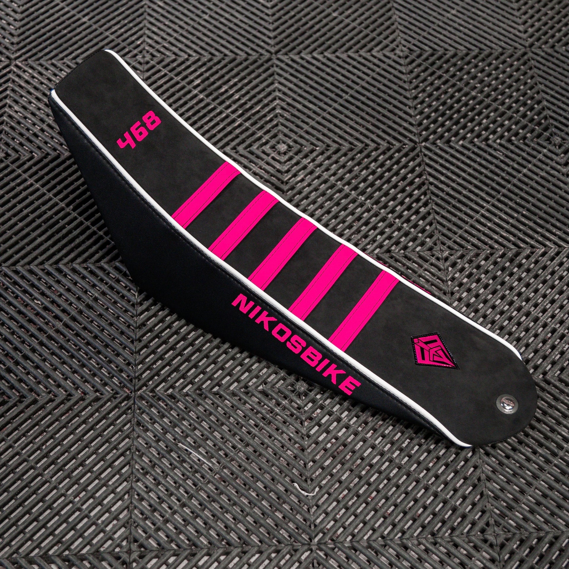Housse De Selle Polaire – Rose à Fleurs – Douce Et Confortable